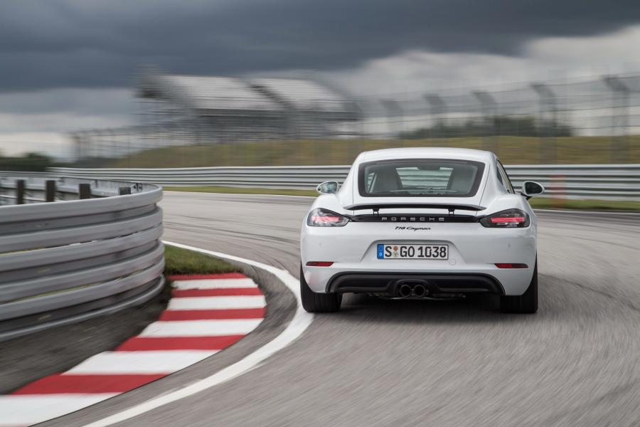  Porsche 718 Cayman 2016 года  (фото 17 из 33)